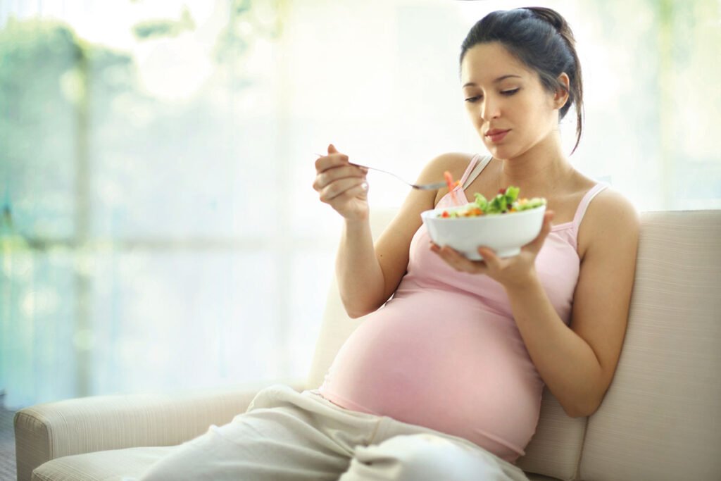 pregnant woman eating fast food